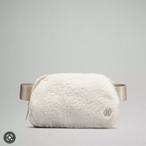 Lululemon everywhere belt bag *fleece